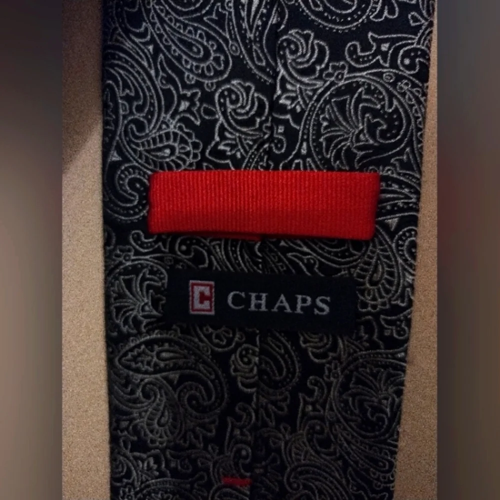 Chaps Elegant Black And‎ Silver 100% Paisley Tie